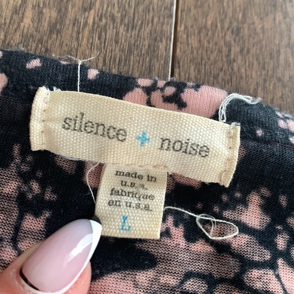 Unique Sequence Top - Picture 3 of 4